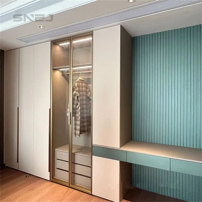 Fitted wardrobe combining closed cupboards with open storage - Wood Open Closet by SNEJ, image 3