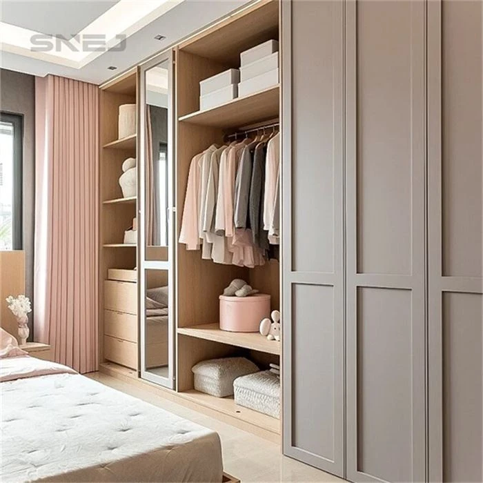 Fitted wardrobe combining closed cupboards with open storage - Open Closet Store by SNEJ, image 3