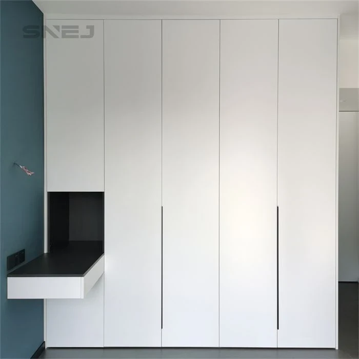 Full-height fitted wardrobe with aligned doors and slim handles - Modern Open Closet by SNEJ, image 2